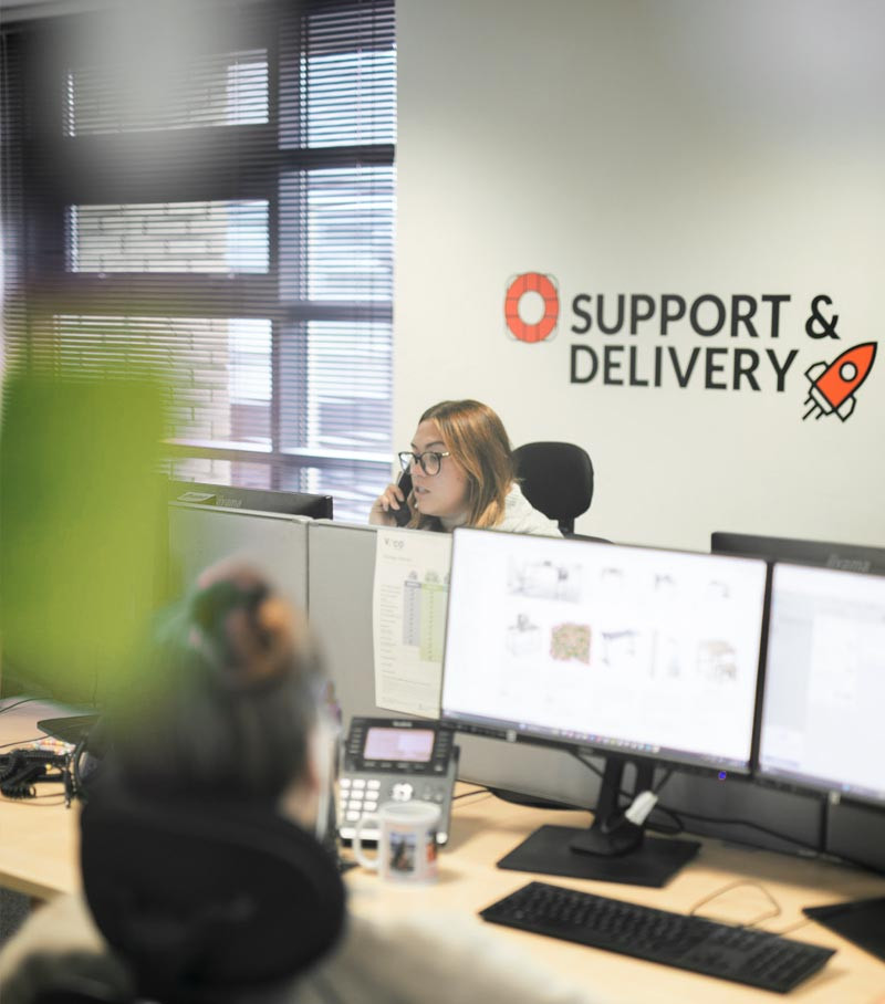 Support & delivery worker on telephone call